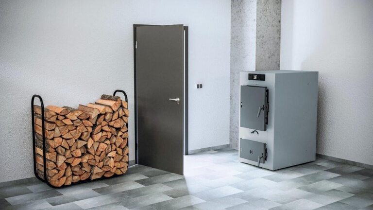 Kotel s ručním přikládáním